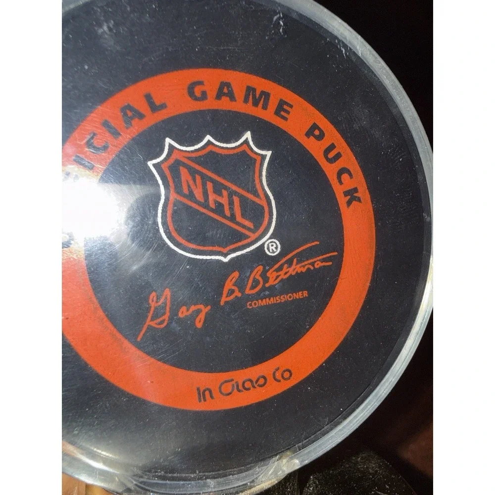 Vtg Colorado Avalanche Signed Hockey Puck Display Stand NHL Collectible